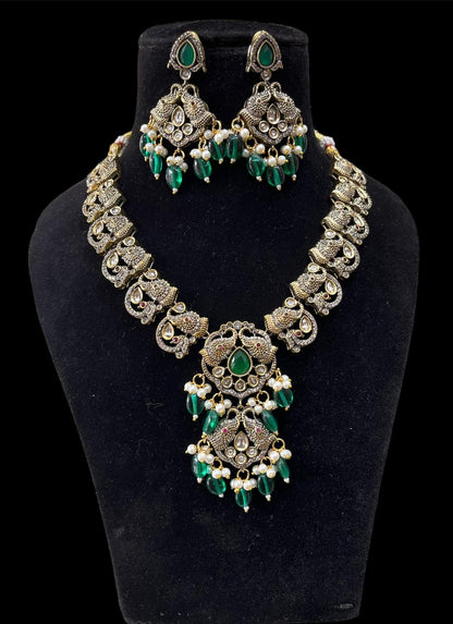 Stylish Necklace Set With Victorian Finishing and Foil Stone