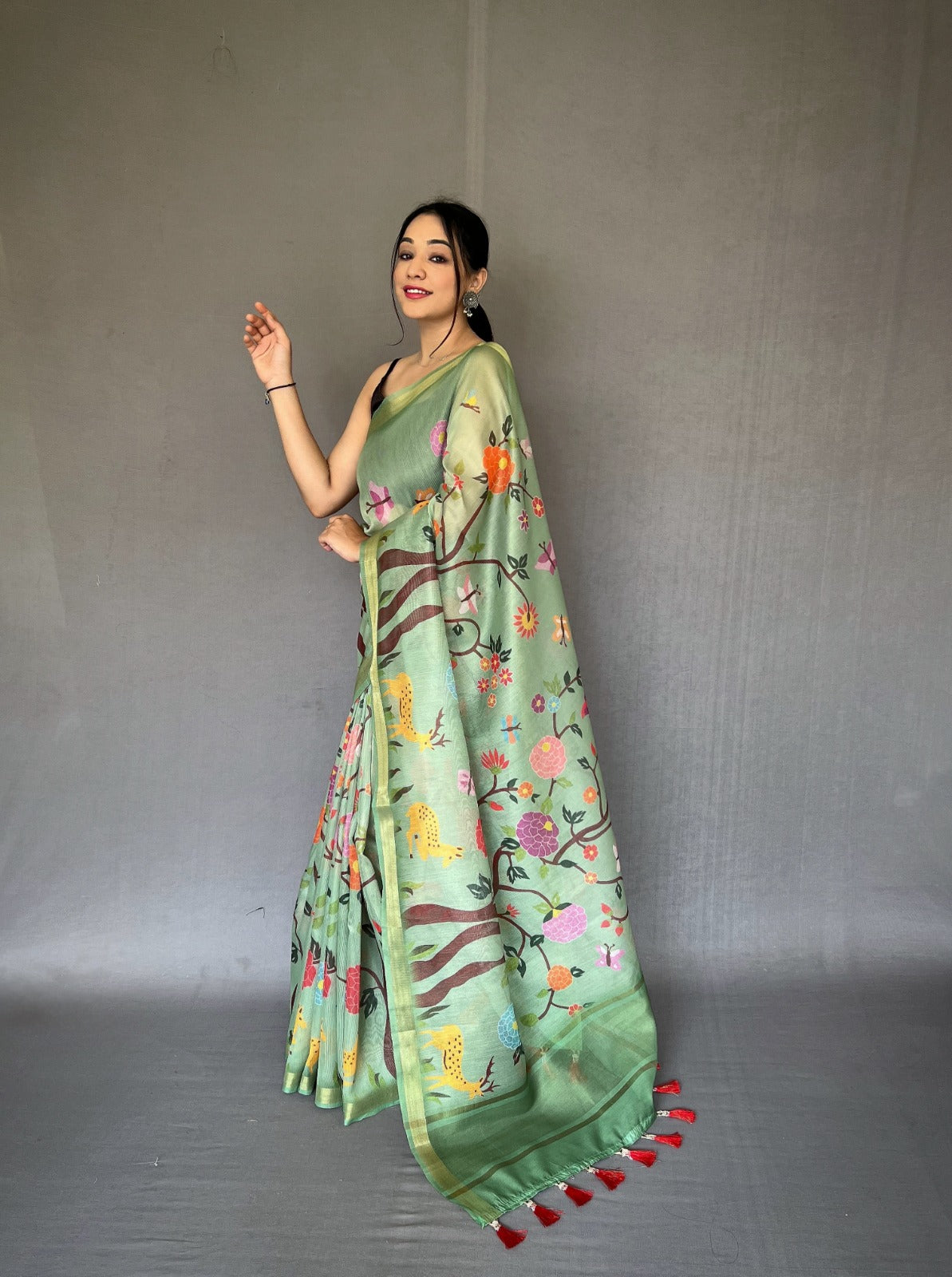 Soft Tissue Saree With Golden Zari Weaving With Elegant Fusion Floral Print