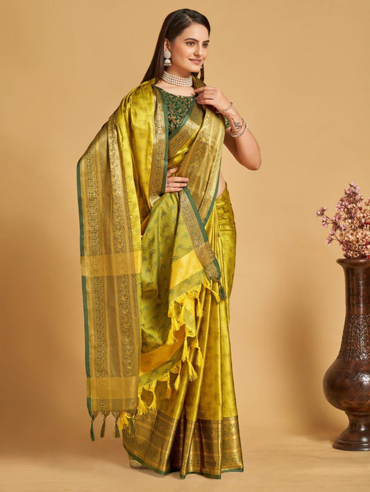 Soft Silk Aura Base With Contrast Border and Pallu