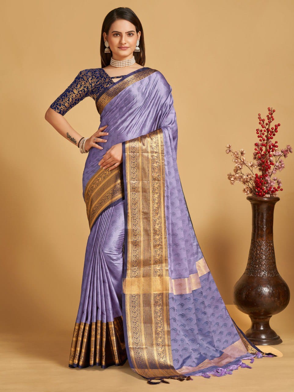 Soft Silk Aura Base With Contrast Border and Pallu