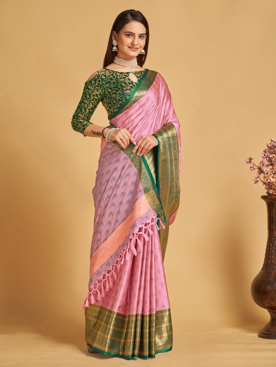 Soft Silk Aura Base With Contrast Border and Pallu