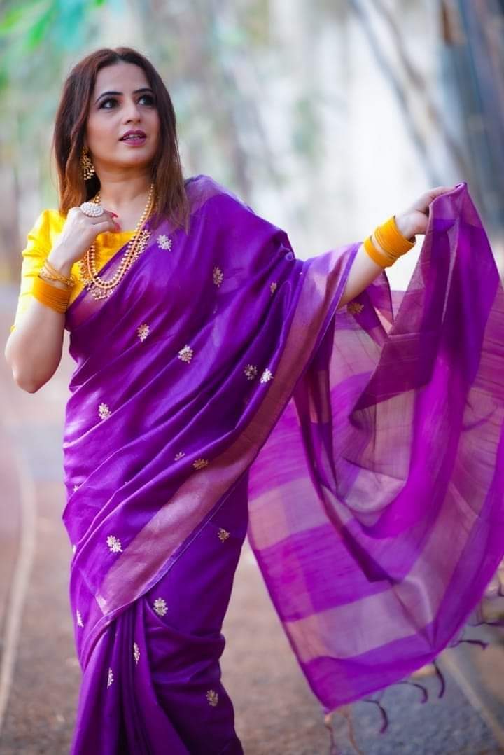 Soft Yarn Dye Linen Saree With Small Butts