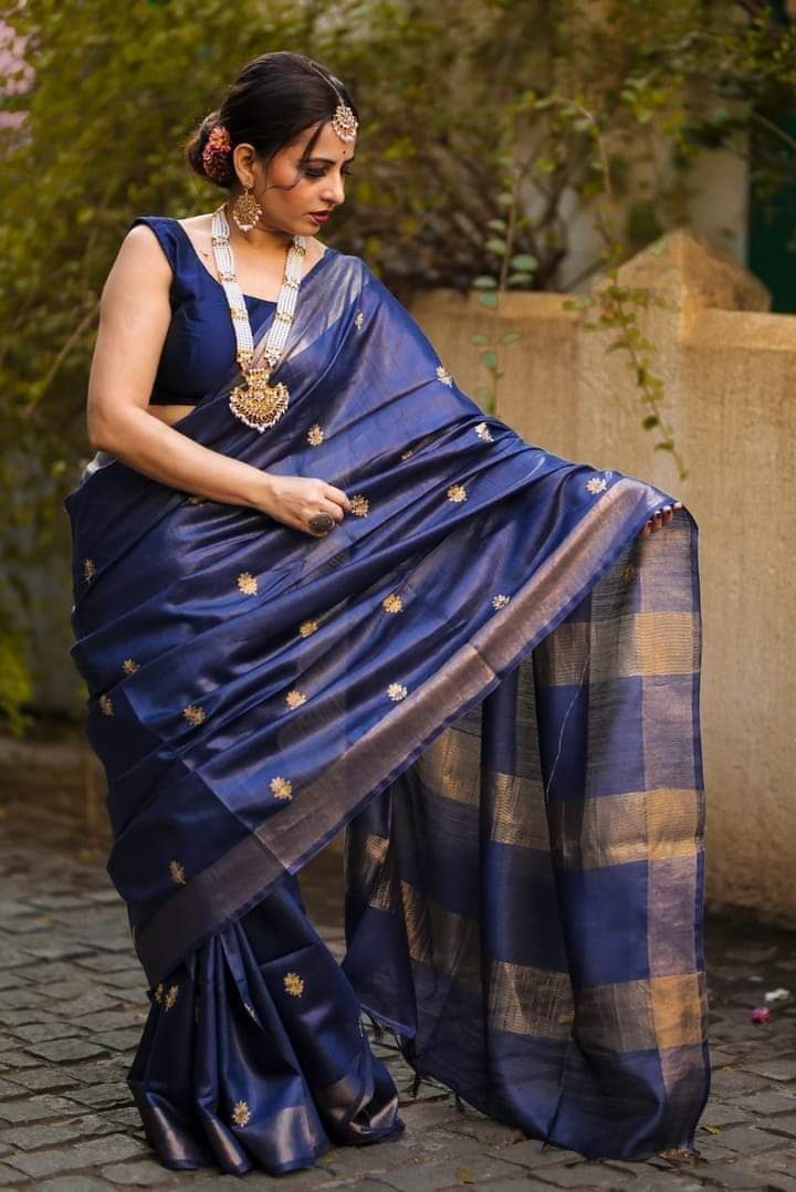 Soft Yarn Dye Linen Saree With Small Butts