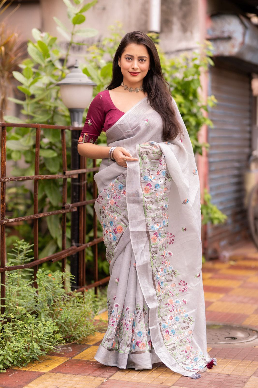 Soft Linen Saree With Silver Zari Border and Thread Embroidery Work