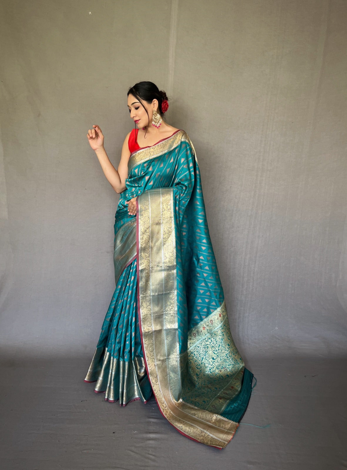 Soft Kanjivaram Silk Saree With Rich Golden and Copper Zari Weaving