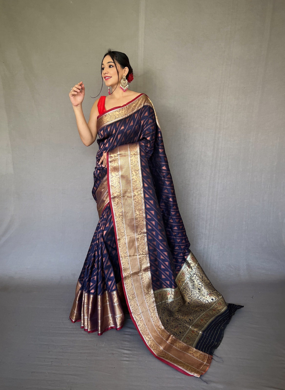 Soft Kanjivaram Silk Saree With Rich Golden and Copper Zari Weaving