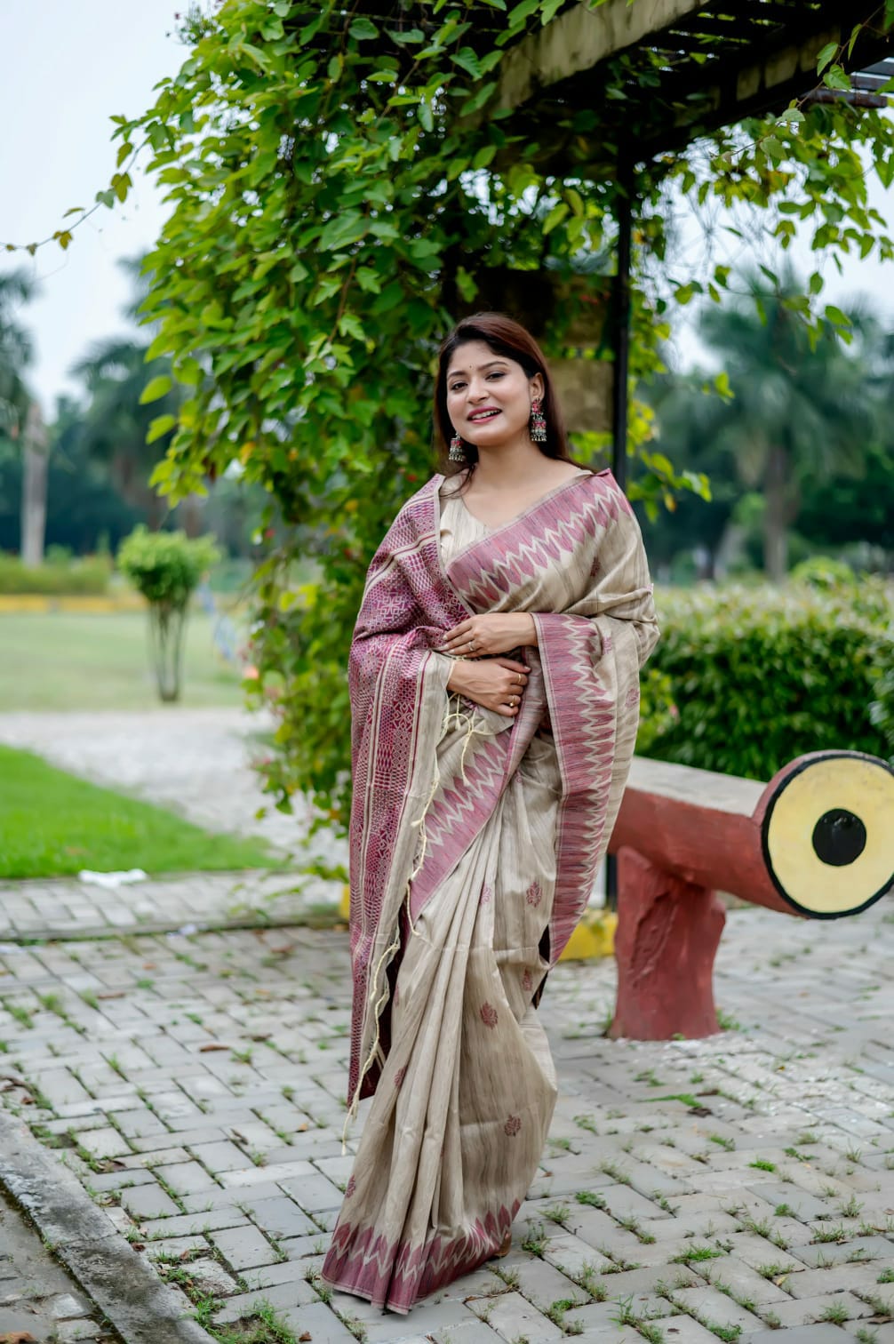 Tussar Silk Saree With Tradtional Weaving Pattern and Temple Woven Pattern