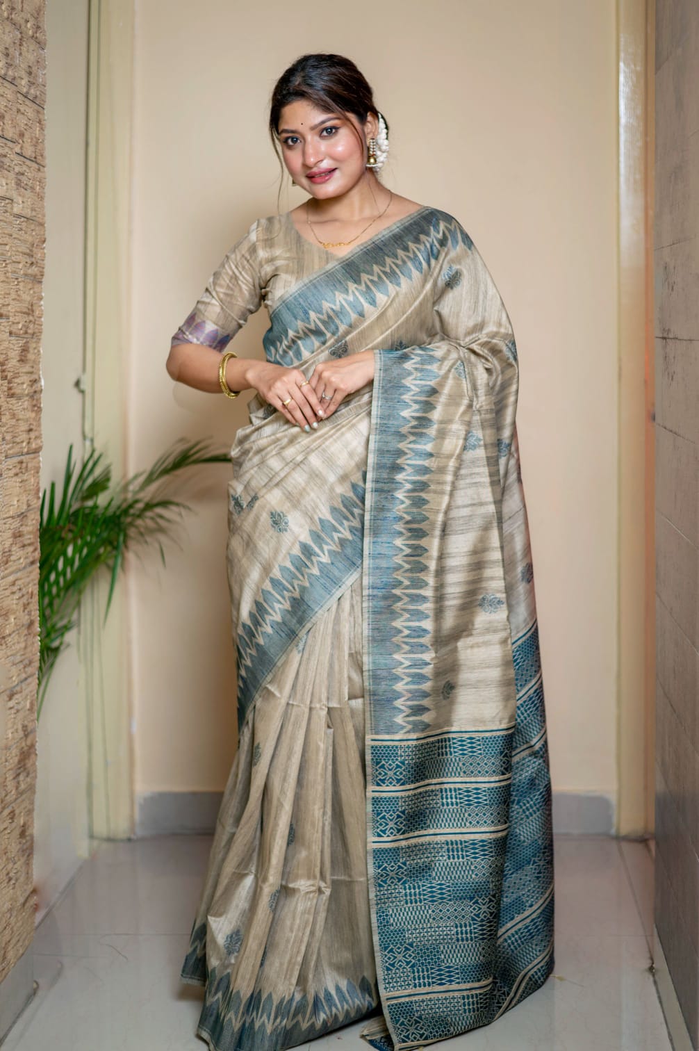 Tussar Silk Saree With Tradtional Weaving Pattern and Temple Woven Pattern