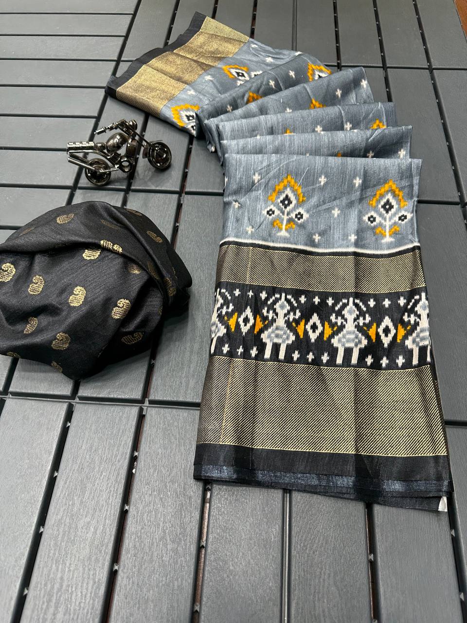 Dola Silk Saree With Foil Print and Patola Printed