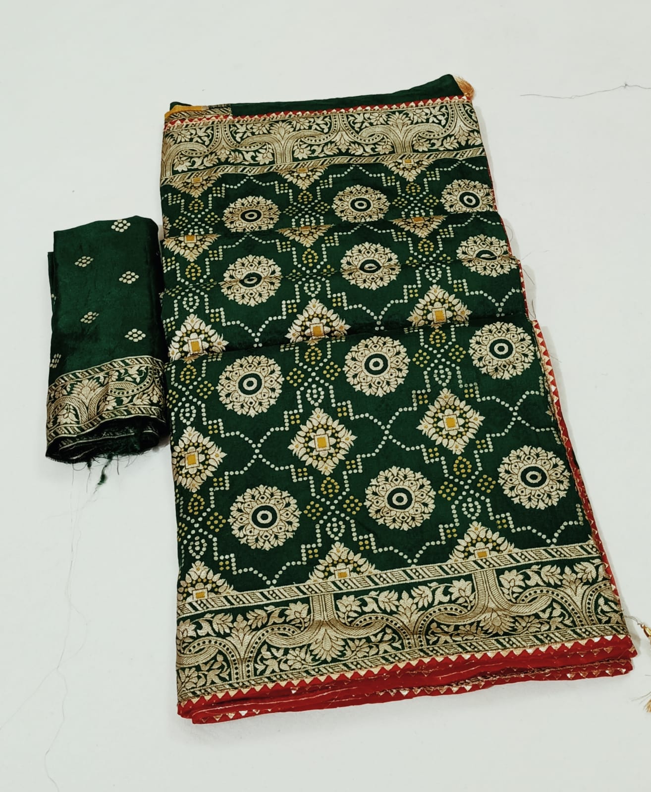 Soft Dola Silk Saree With Bandhej Zari Weaving