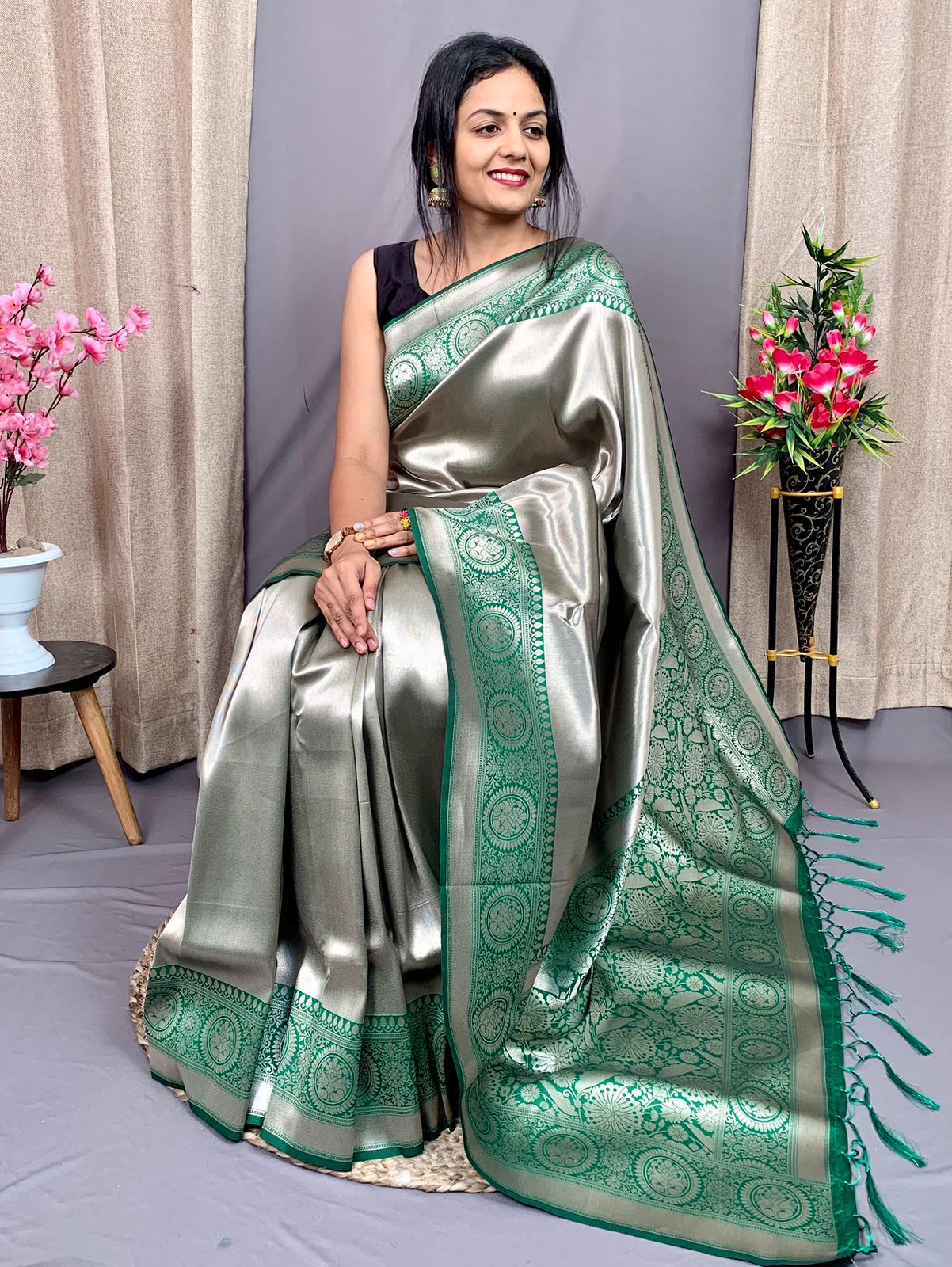 Soft Kanjivaram Silk Saree With Heavy Zari Weaving