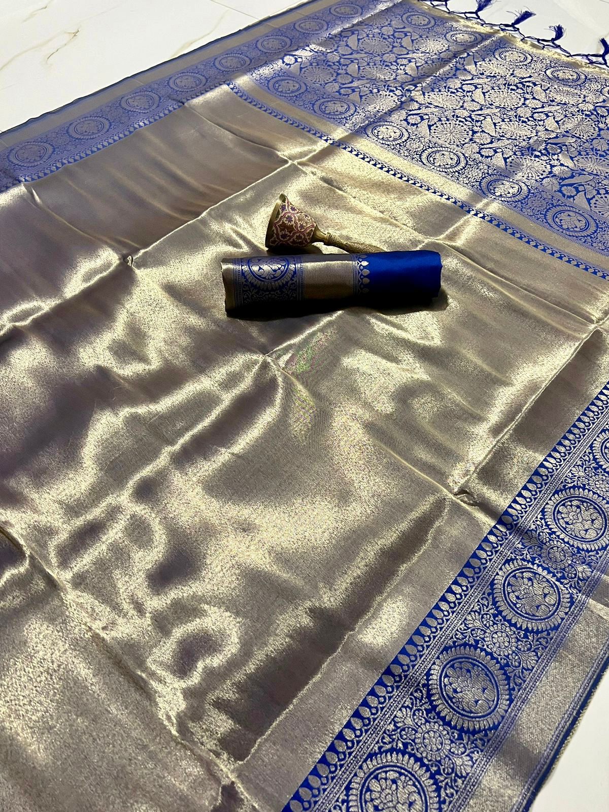 Soft Kanjivaram Silk Saree With Heavy Zari Weaving