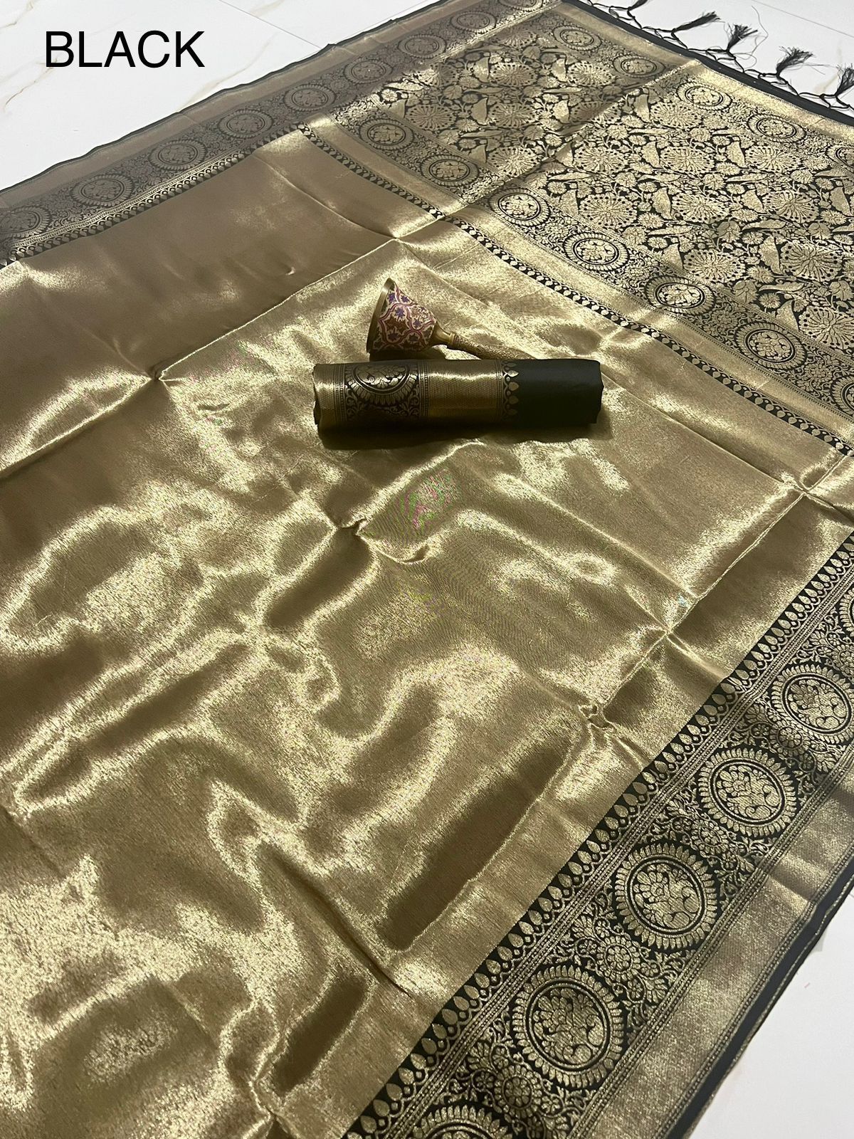 Soft Kanjivaram Silk Saree With Heavy Zari Weaving