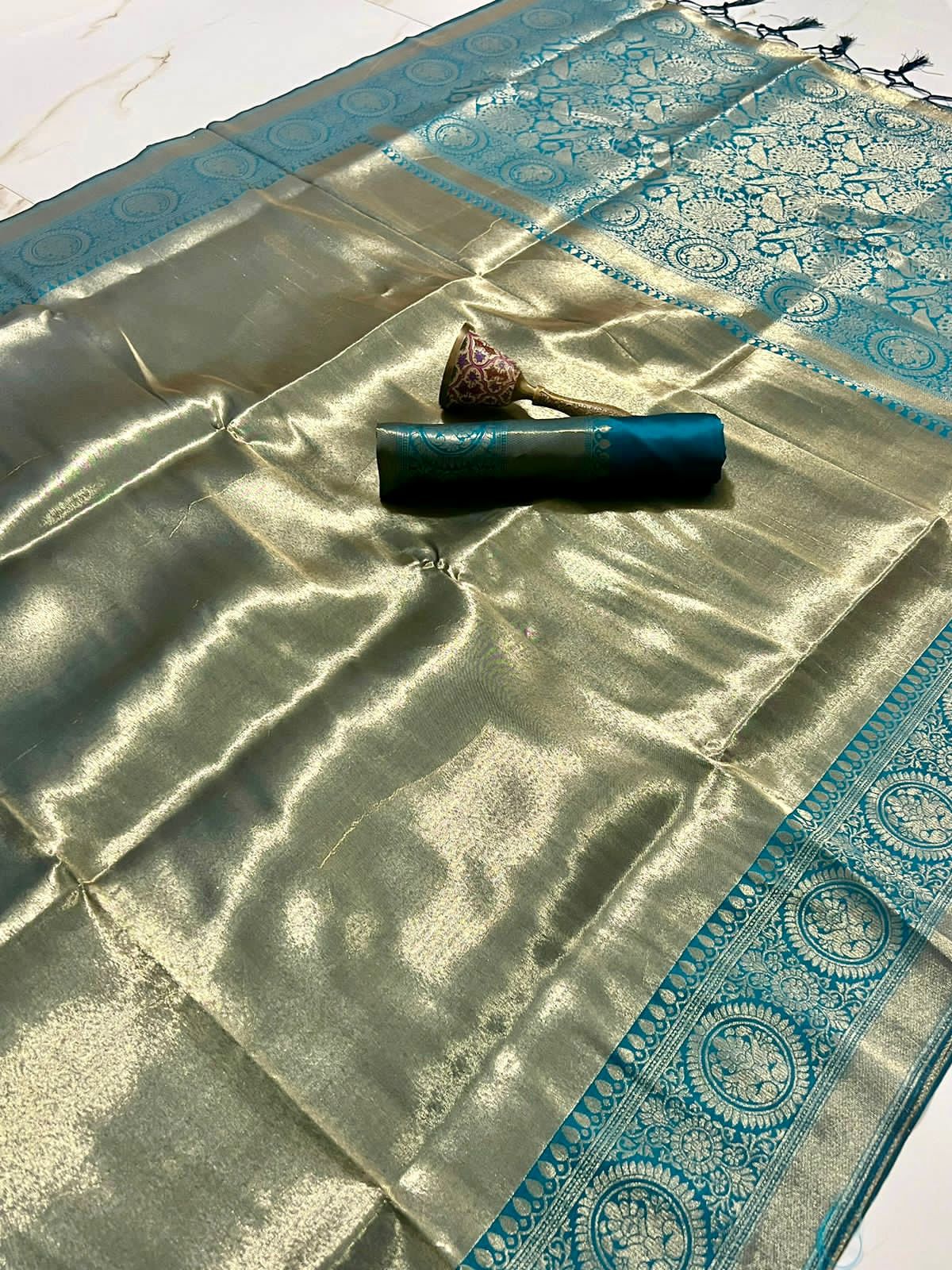 Soft Kanjivaram Silk Saree With Heavy Zari Weaving