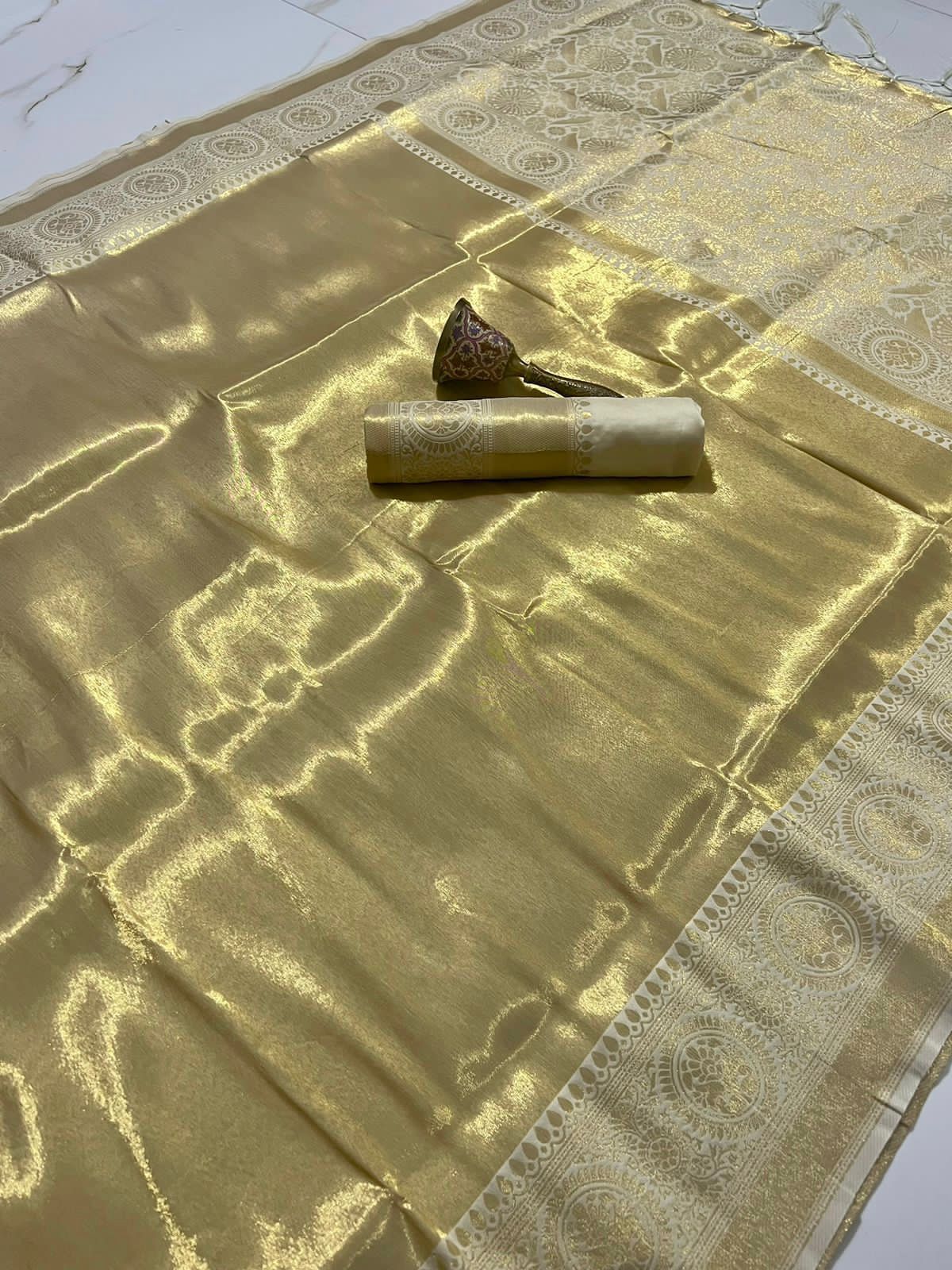 Soft Kanjivaram Silk Saree With Heavy Zari Weaving