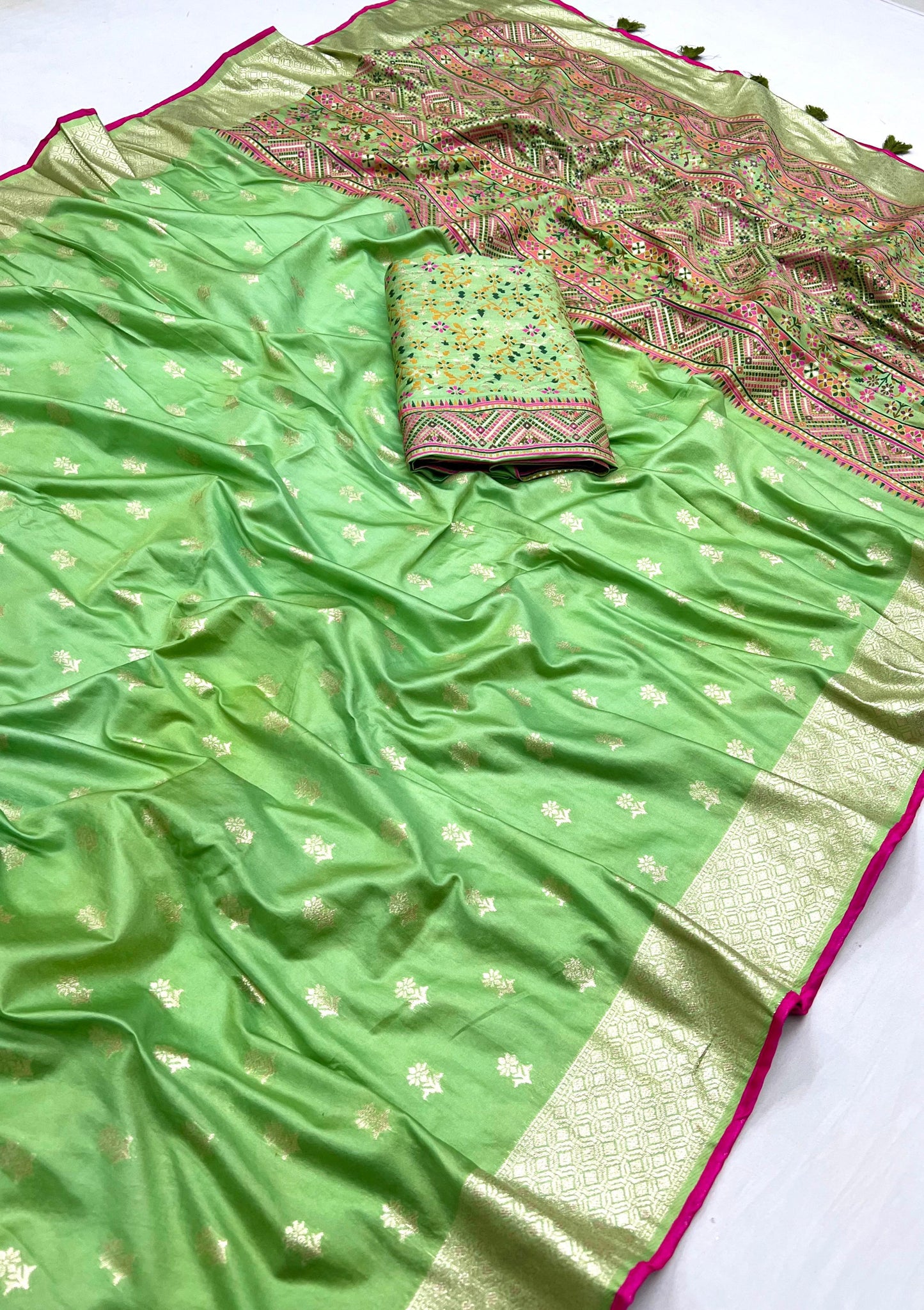 Muslin Viscose Silk Saree With Pashmina Weaved Pallu and Blouse