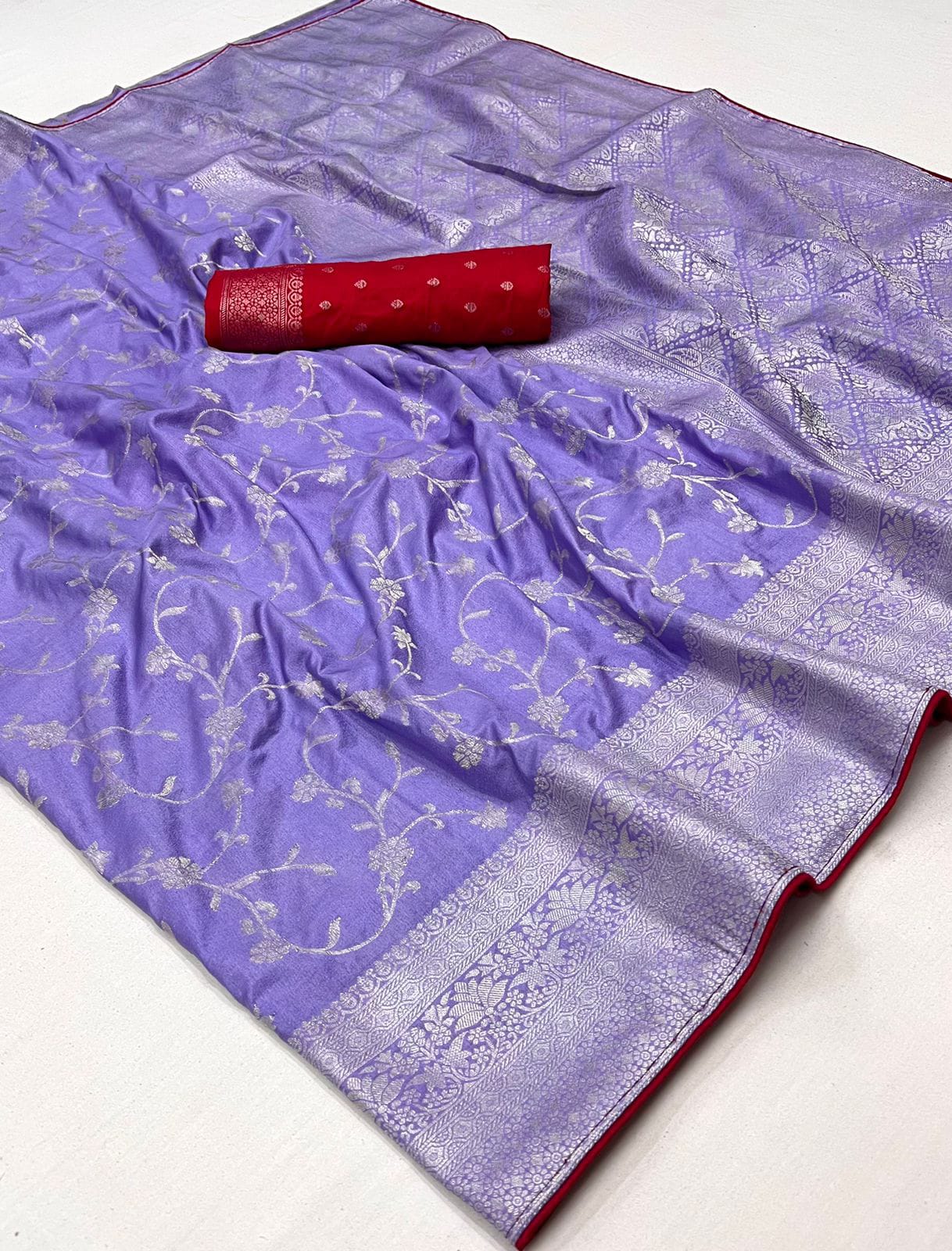 Banaras georgette Silk Saree With Meenakari Weaving and Rich Pallu