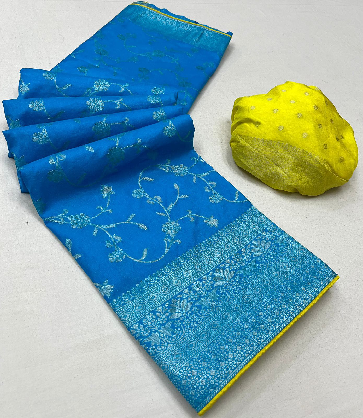 Banaras georgette Silk Saree With Meenakari Weaving and Rich Pallu