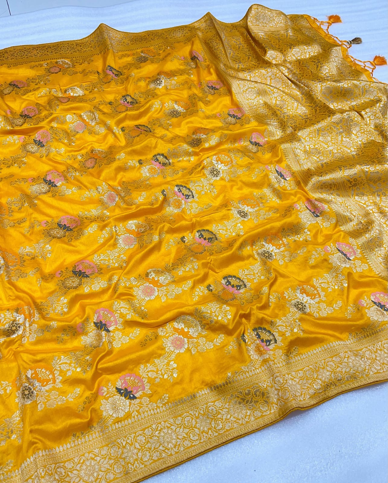 Viscose Dola Silk Saree With Golden Zari Jaal Weaving