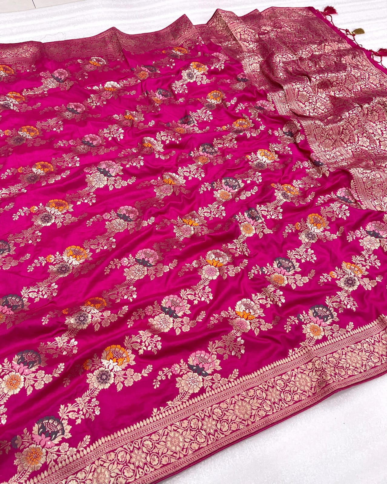 Viscose Dola Silk Saree With Golden Zari Jaal Weaving