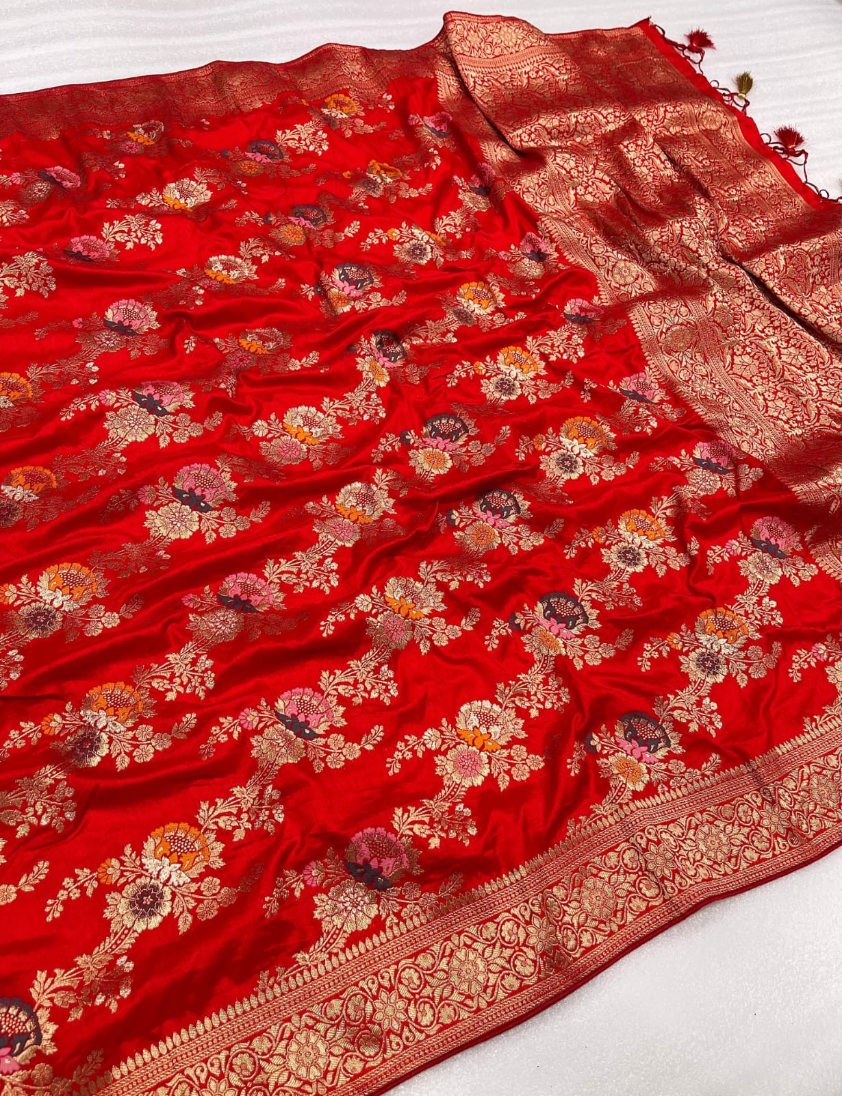 Viscose Dola Silk Saree With Golden Zari Jaal Weaving