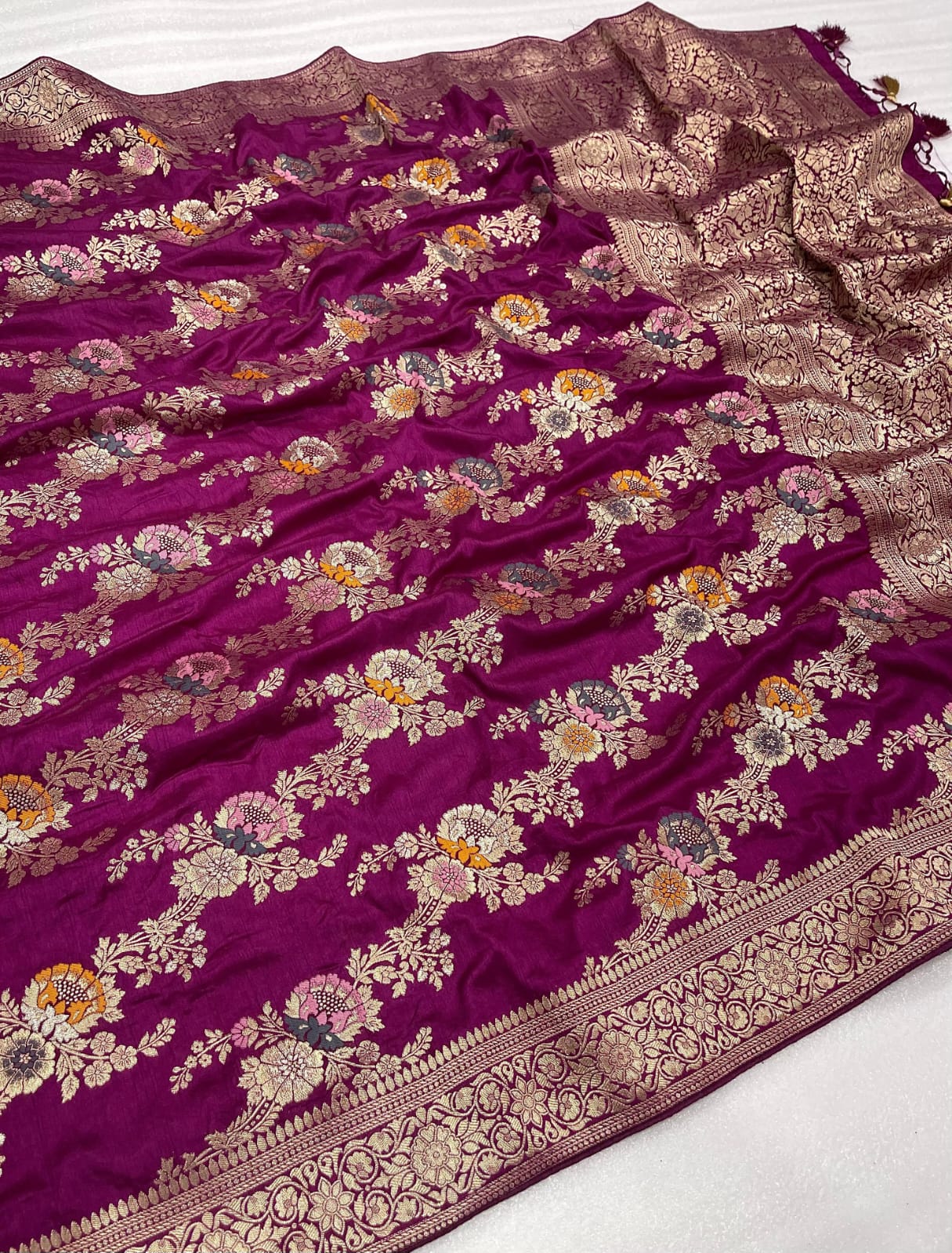 Viscose Dola Silk Saree With Golden Zari Jaal Weaving