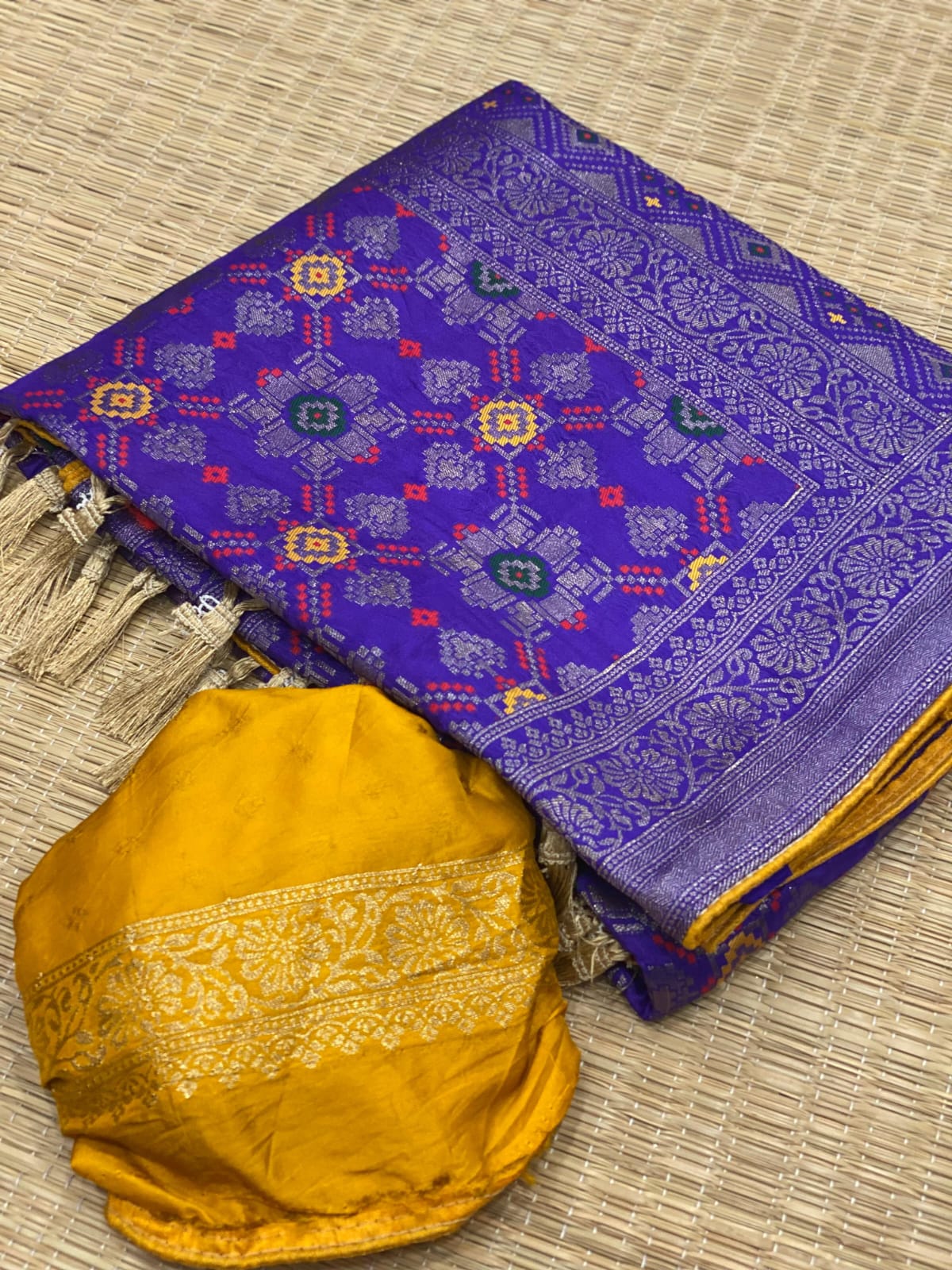 Soft Dola Silk Banarasi Saree With Contrast Color Piping