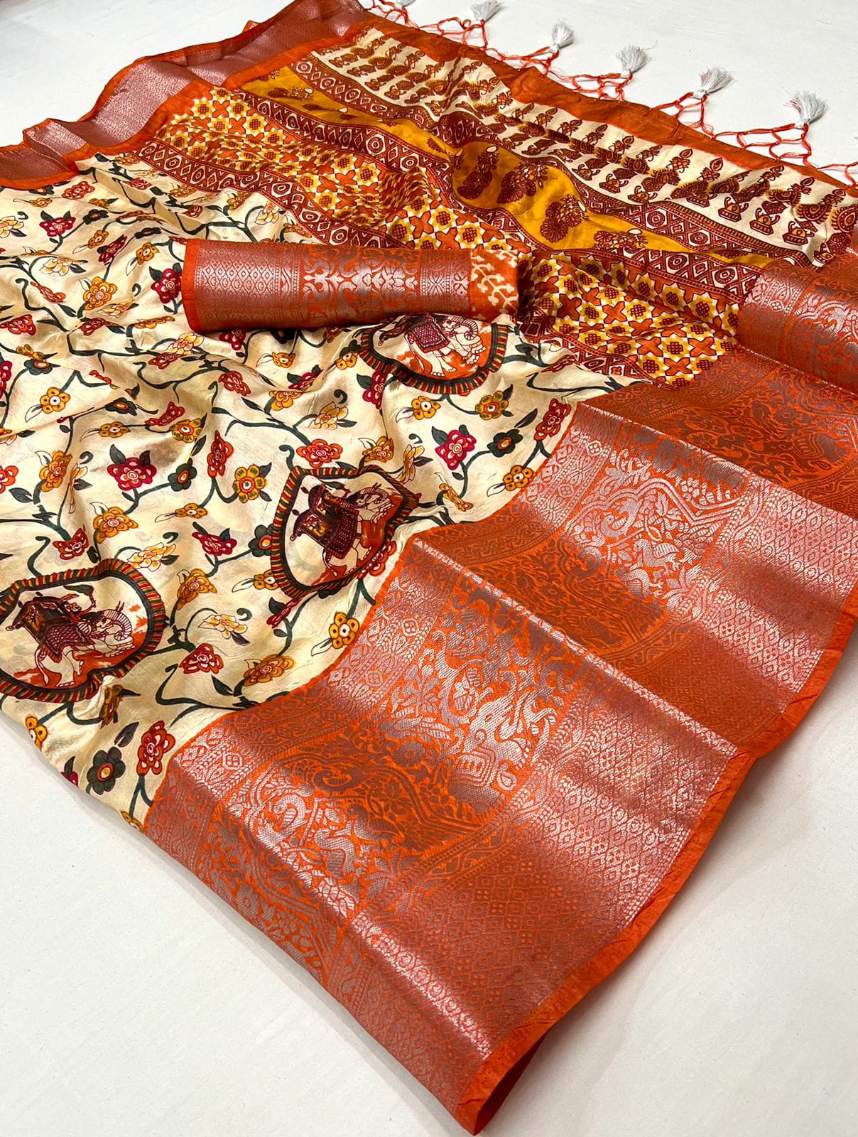 Soft Silk Saree With Big Jaquard Weaving Pannel Border