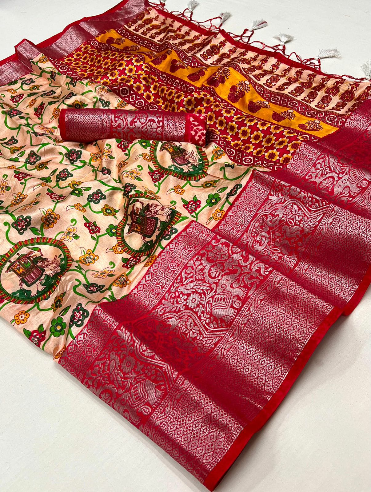 Soft Silk Saree With Big Jaquard Weaving Pannel Border