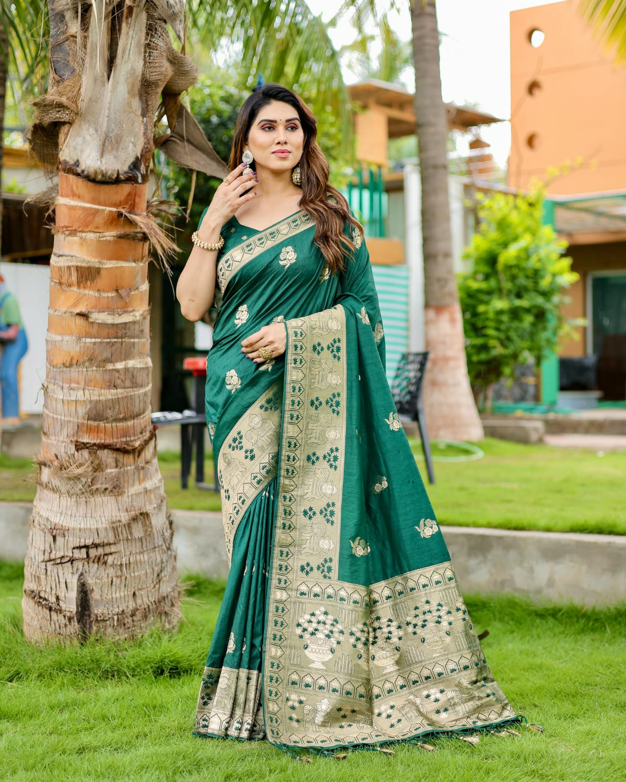 Soft Kanchivaram Dola Silk Saree With Zari Weaving Butties