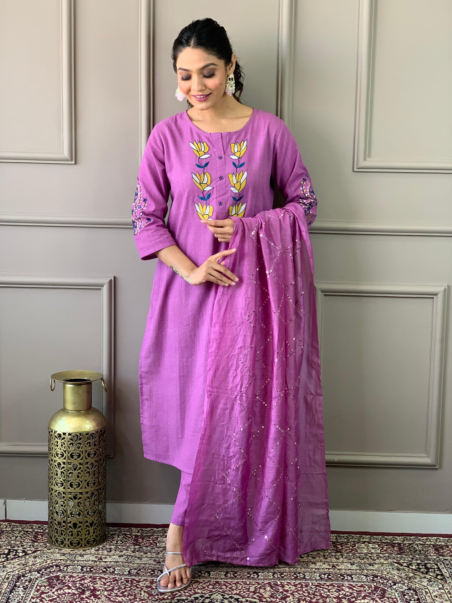 Lavender Kurta Set With Neck Embroidery Work