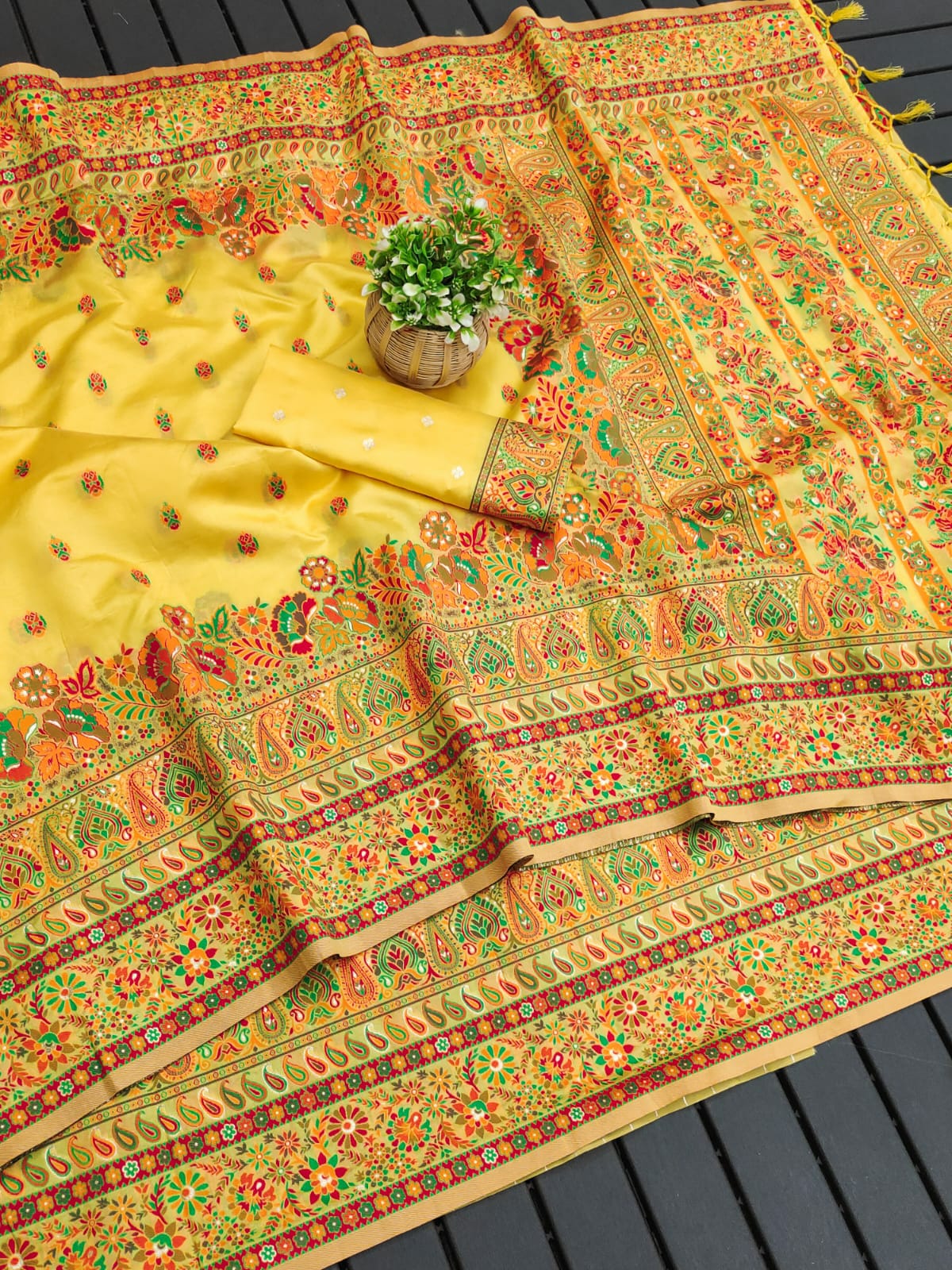 Soft Pashmina Silk Weaving Saree With Fancy Tassels