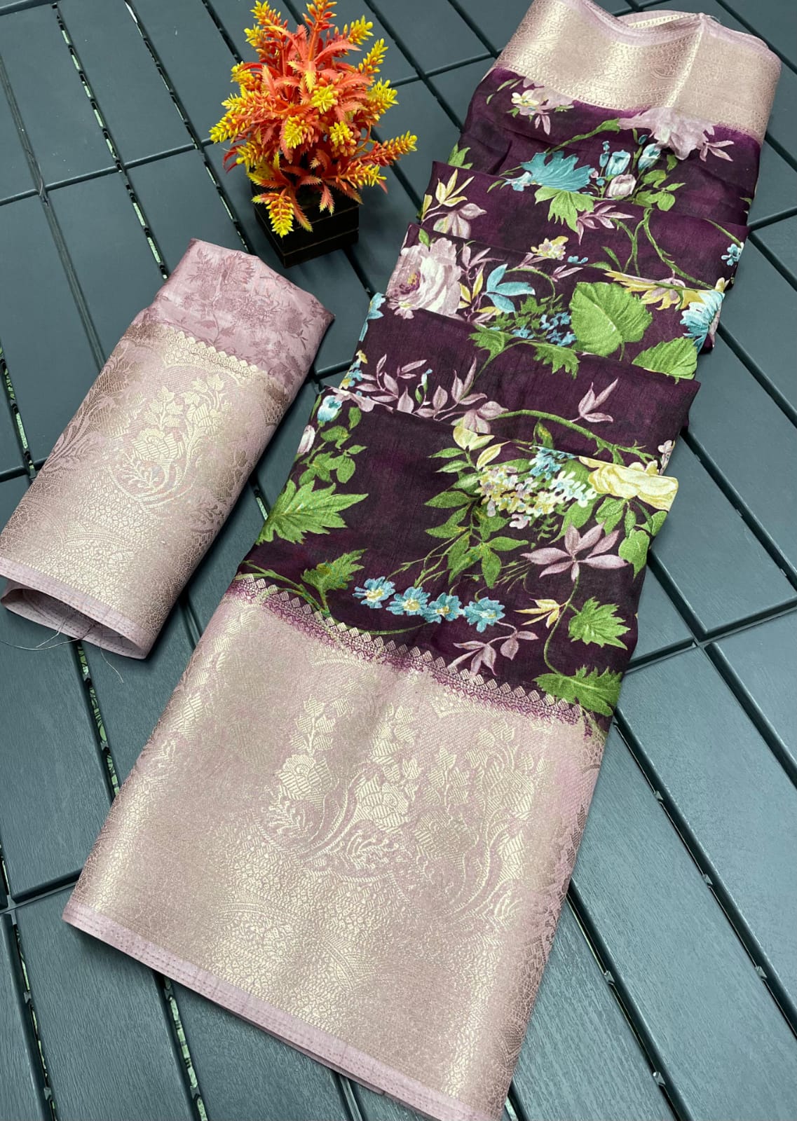 Dola Silk Saree With Jacquard Border and Floral Design