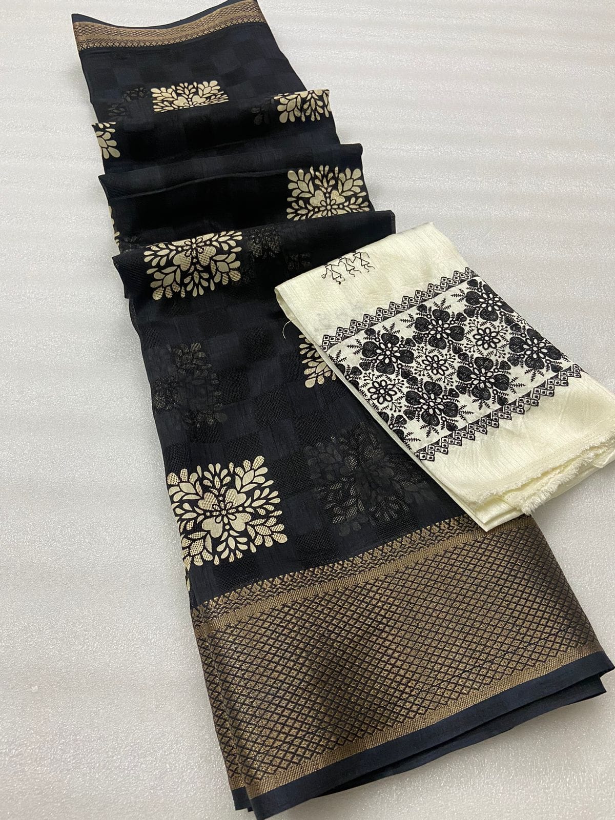 Muslin Jute Cotton Saree With Jacquard Weaving Border