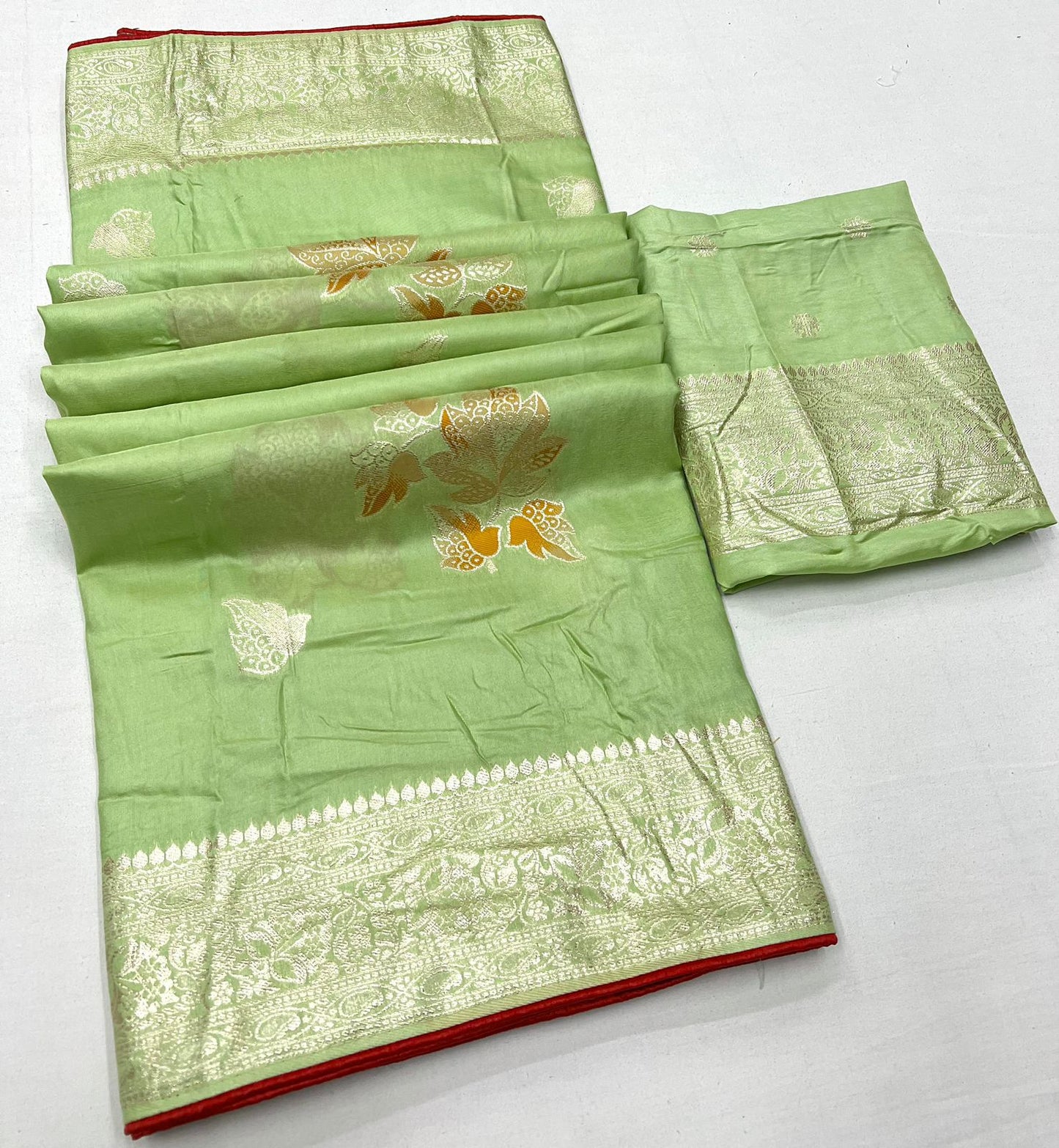 Soft Muslin Silk Saree With Contrast Piping Border