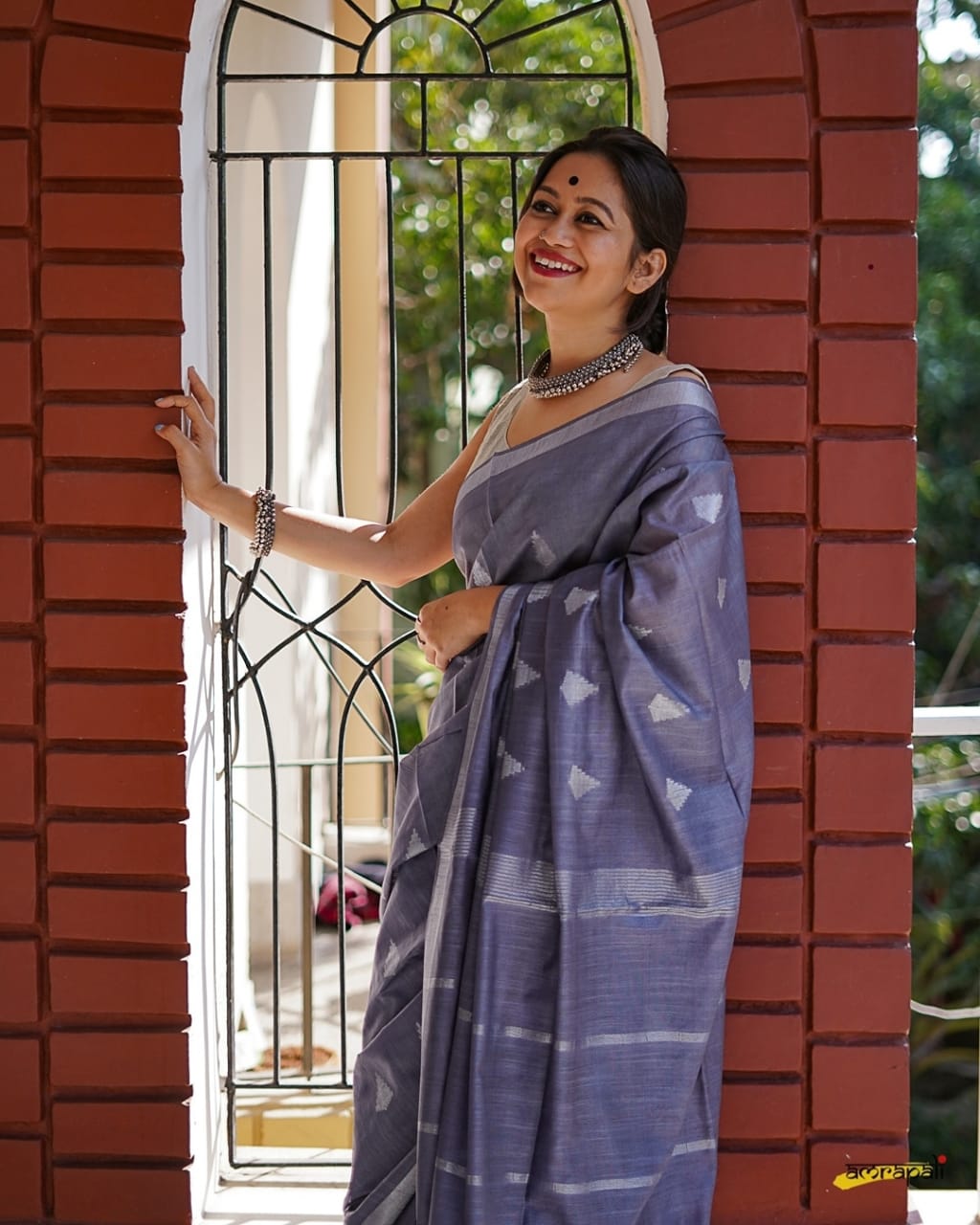 Soft Linen Saree With Body Butta