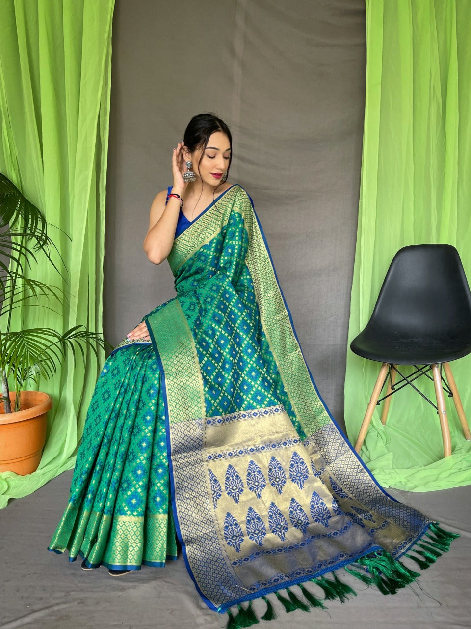 Soft Patola Silk Saree With Zari Weaving