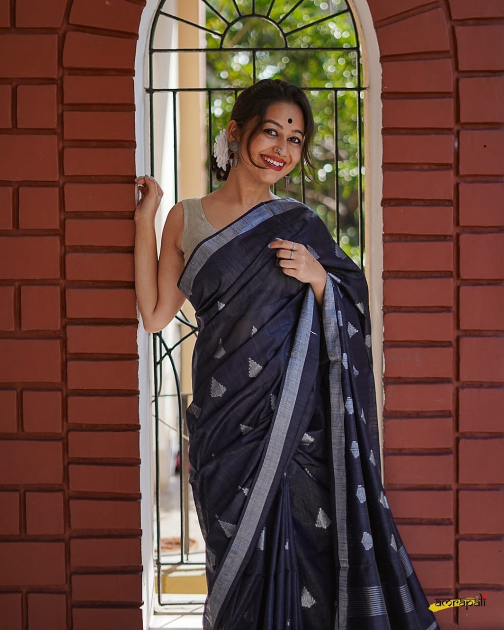 Soft Linen Saree With Body Butta