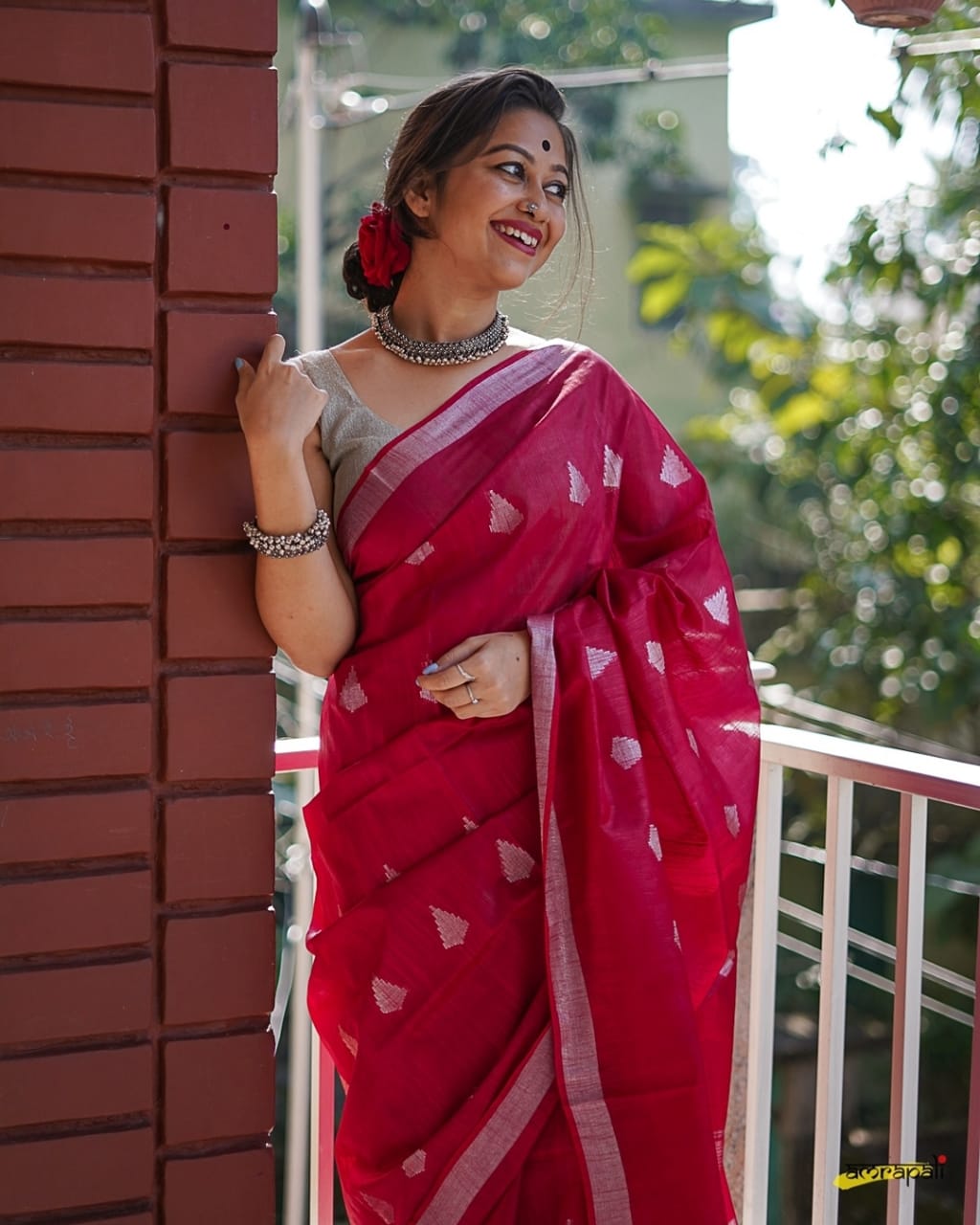 Soft Linen Saree With Body Butta