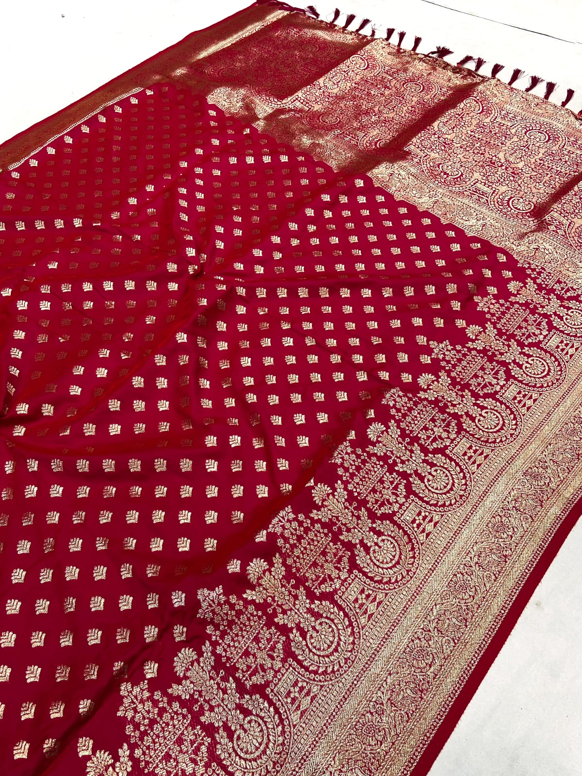 Banarasi Soft Silk Handloom Saree With Rich Elegent Gold zari Wooven