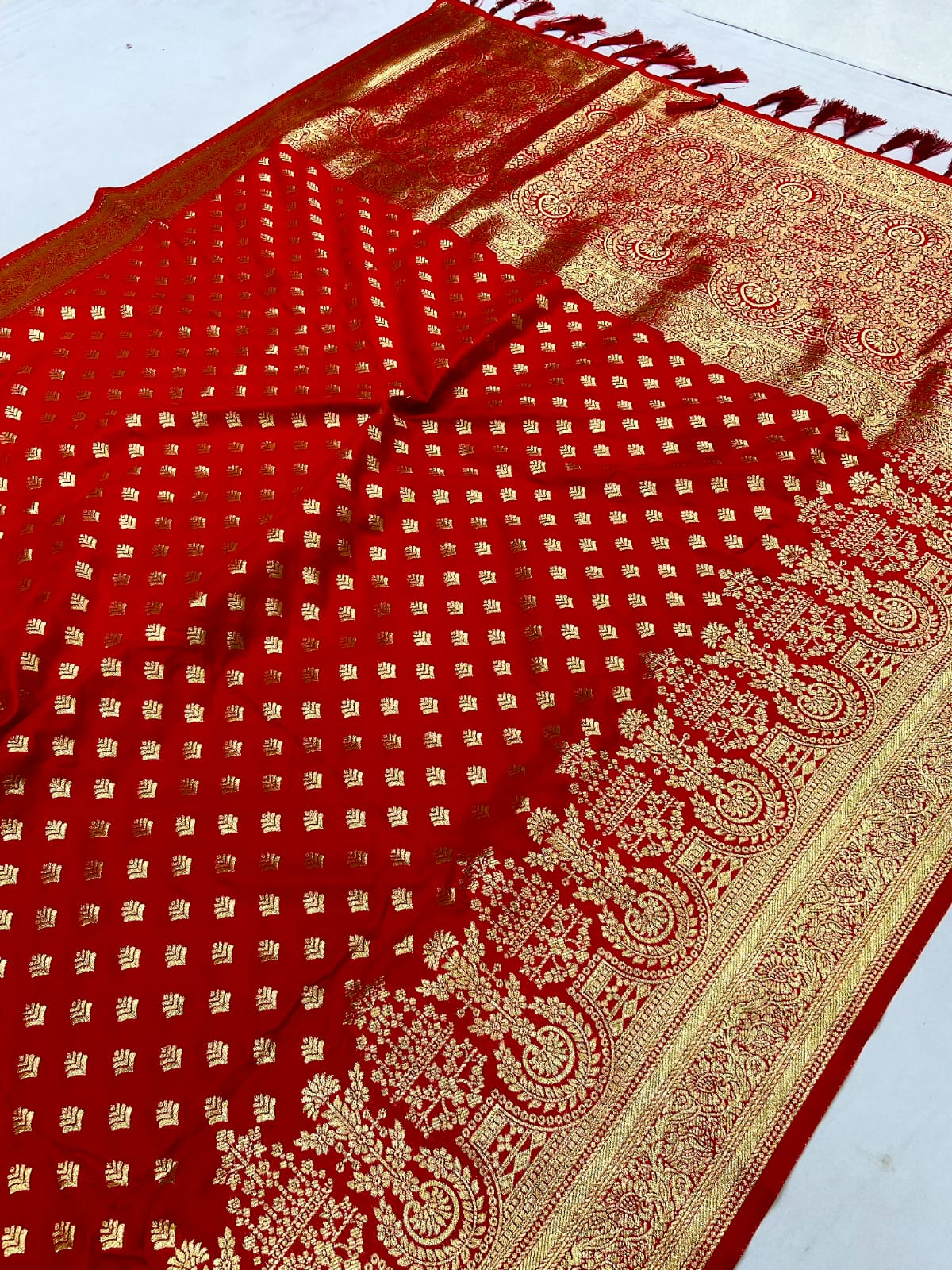 Banarasi Soft Silk Handloom Saree With Rich Elegent Gold zari Wooven