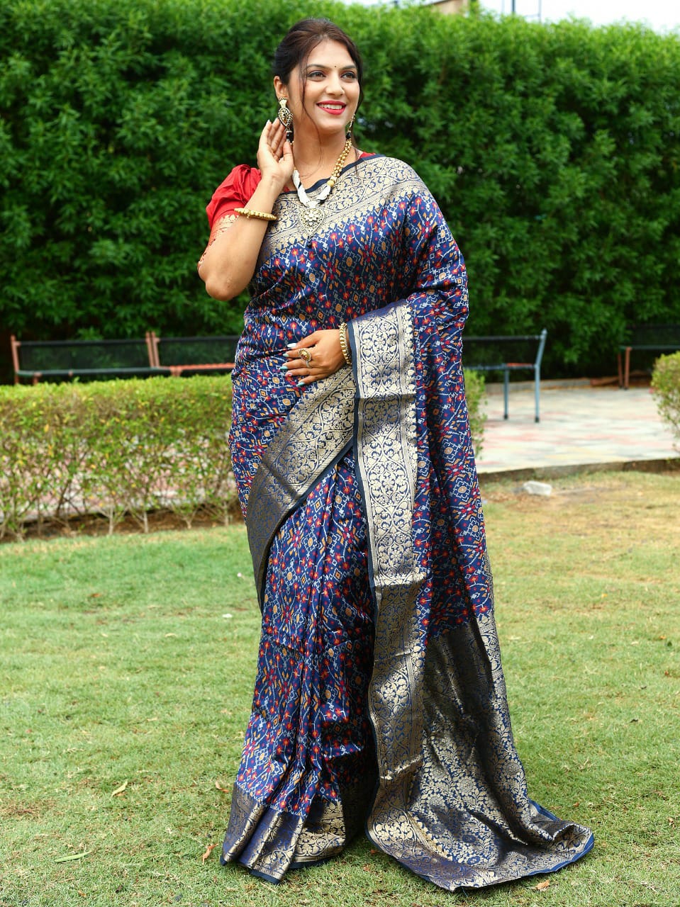 Patola Silk Saree With Kanchi Border and Contrast Zari Weaving