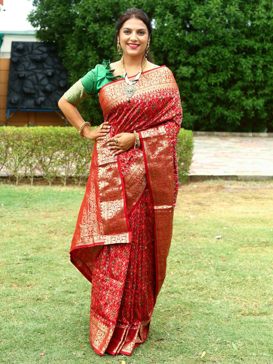 Patola Silk Saree With Kanchi Border and Contrast Zari Weaving