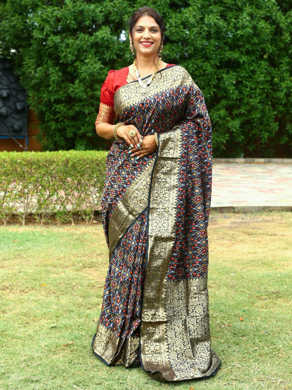 Patola Silk Saree With Kanchi Border and Contrast Zari Weaving