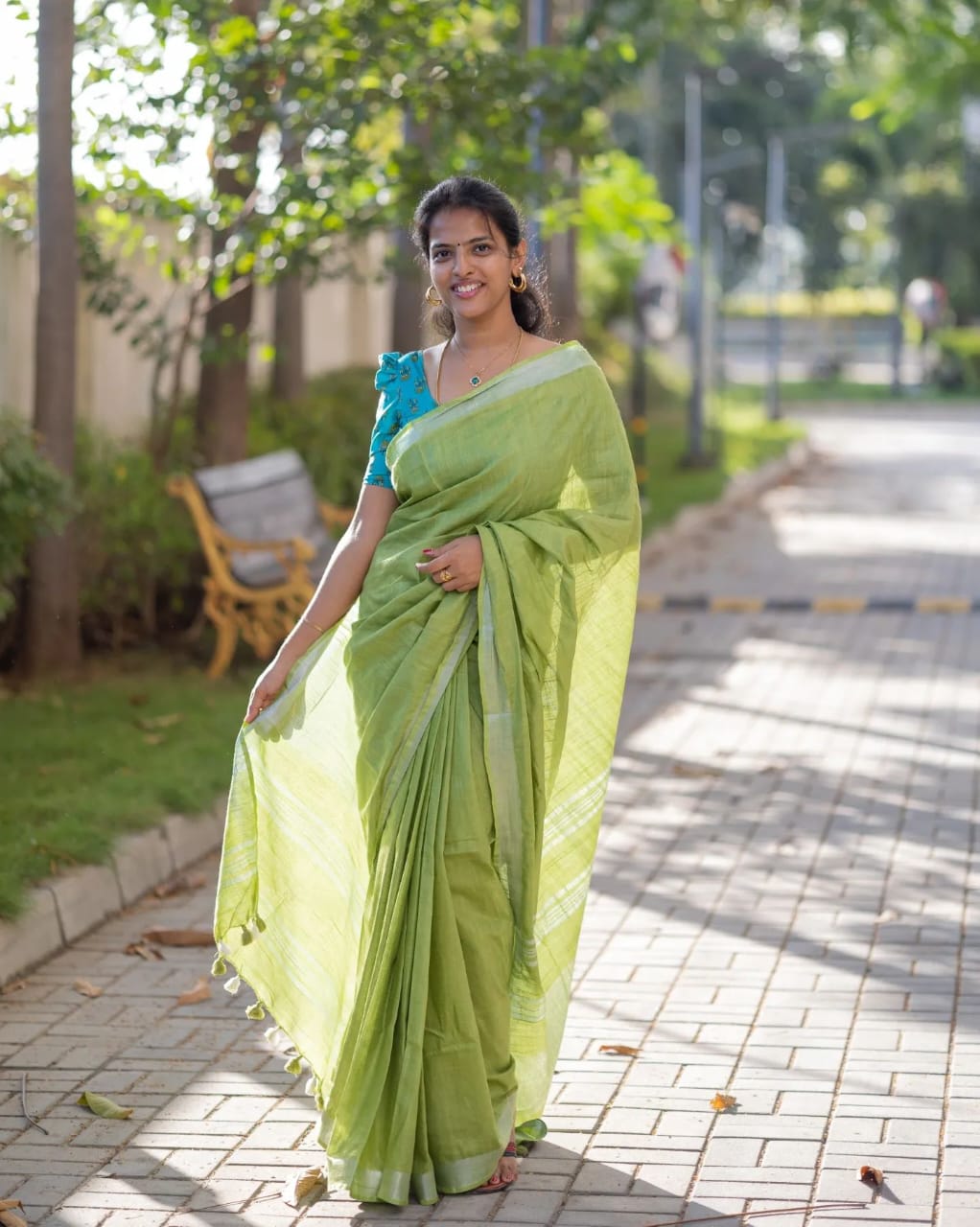 Pure Kanchipuram Soft Silk Saree with Pure Gold & Silver Zari Butta & –  Scarlet Thread