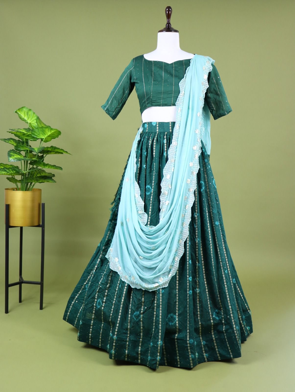 Lehenga Choli (लहंगा चोली) - Buy Lehenga Choli Dress Online | Lehenga Blouse  Designs
