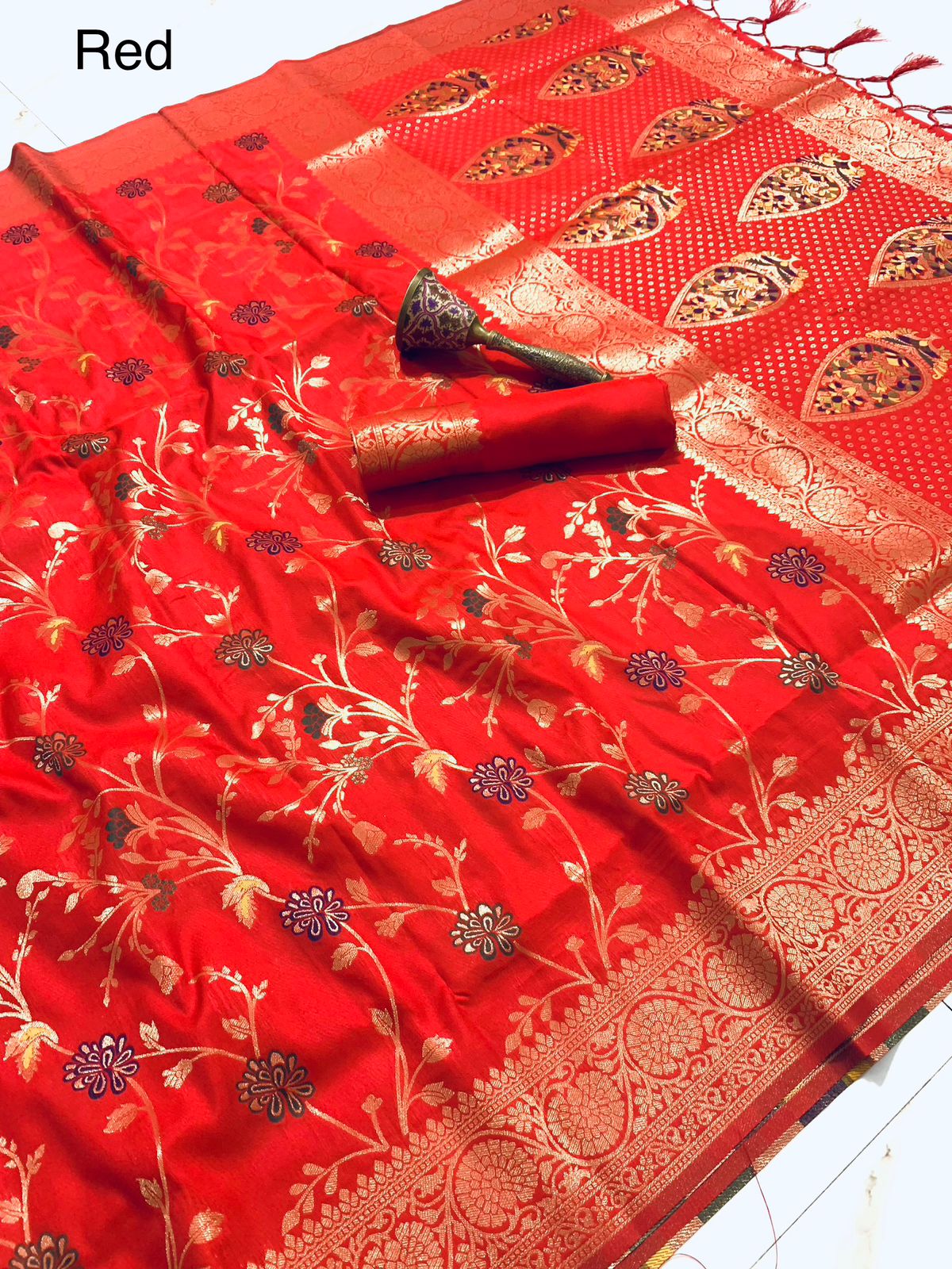 Soft Silk Banarasi Saree With Minakari Zari Work