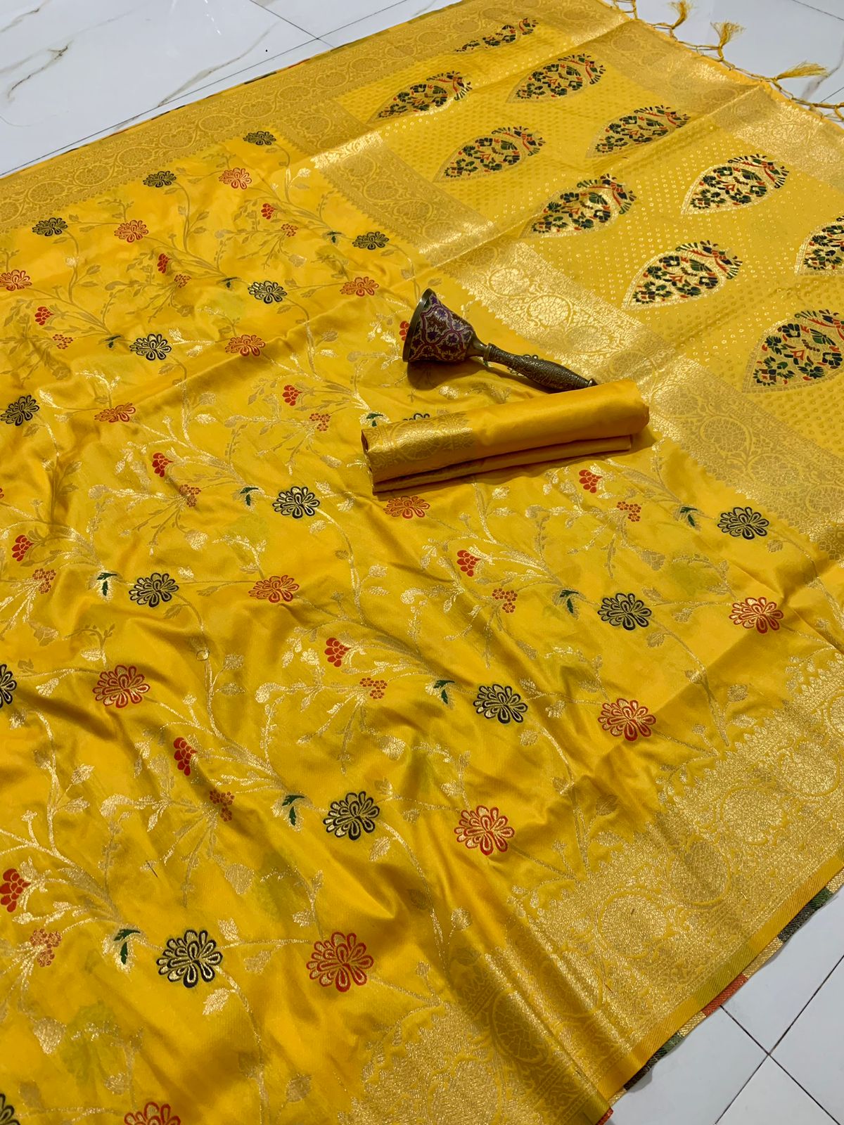 Soft Silk Banarasi Saree With Minakari Zari Work