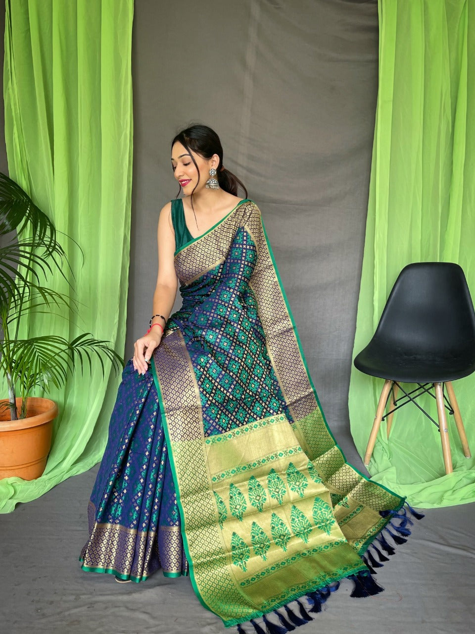 Soft Patola Silk Saree With Zari Weaving