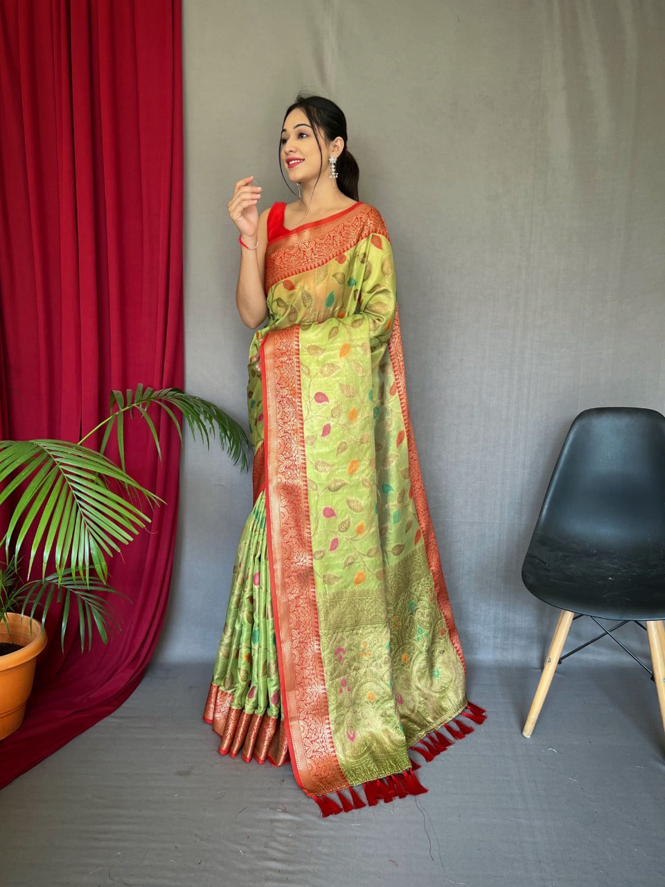 Soft Tissue Silk Saree With Zari Weaving Butta